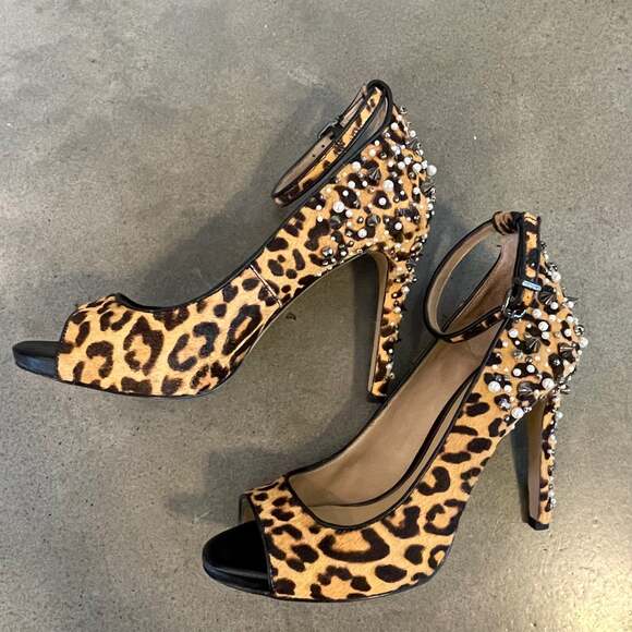 Gianni Bini Leopard Print Pearls Studs peep toe Heels Size 8 womens shoes - Picture 1 of 11